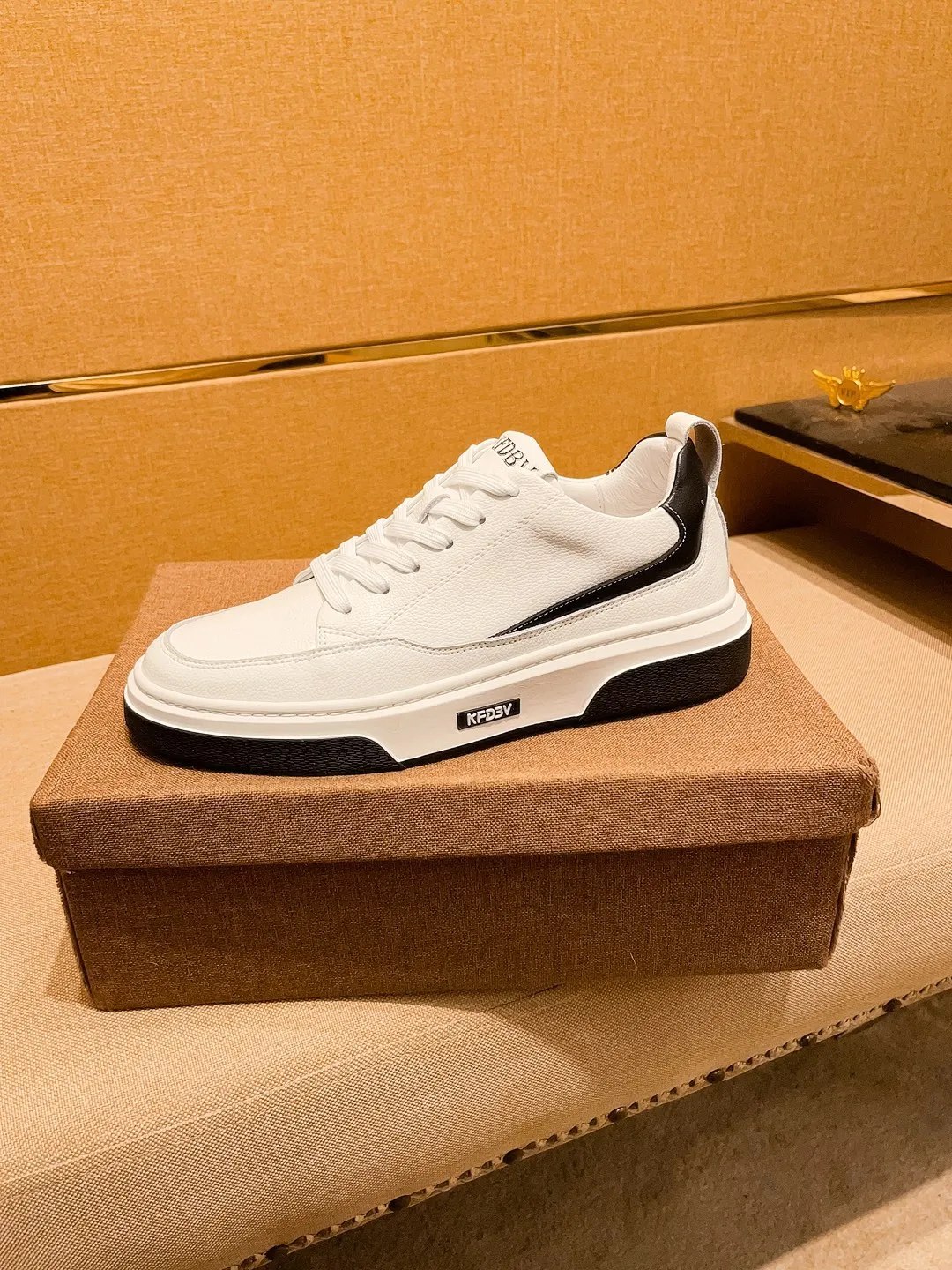 Men's shoes 💰 420💰【BV】🔥 High-end men's shoes brand official website 1:1 latest masterpiece: the upper is made of Italian imported first-layer cowhide with a comfortable and breathable lining➕original non-slip and wear-resistant outsole🔥, making walking more convenient and comfortable! An exclusive new model, a stunning work, a beautiful 1:1 replica [color] compared to the official quality! Create a fashionable personality to set off your uniqueness! A must-have for trendy men! Classic🔥Size: 38-44 Color: 🔥Multiple colors available🔥.
